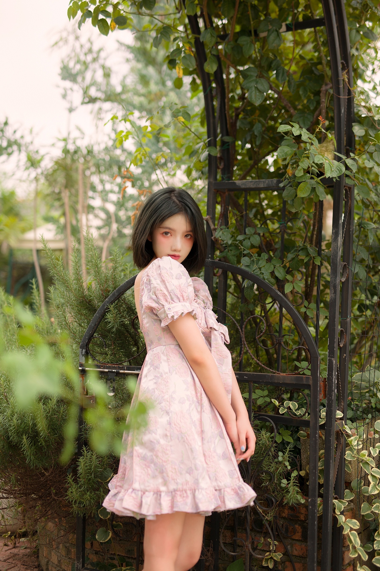 花房猫咪少女（图ZMjYwOTY4NDU2） - 人像摄影 - 站酷设计师三古酱原创素材 - 站酷ZCOOL