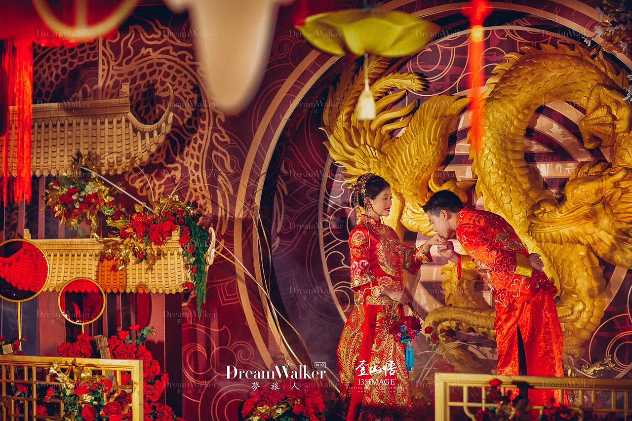 翱翔在祥云里的龙凤，在我们的庭院落在下，就在此刻（图ZMTM2ODc1NjA0） - 舞台美术 - 站酷设计师莫飞机原创素材 - 站酷ZCOOL