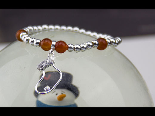 長筒襪光面銀珠手串（個(gè)人主頁-ZNzQxNTE0NA==） - 產(chǎn)品攝影 - 站酷設(shè)計(jì)師忘記留空原創(chuàng)素材 - 站酷ZCOOL