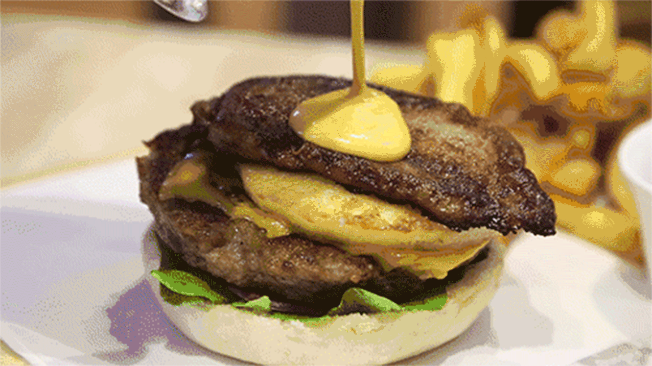 鬆軟的麵包配上香嫩的肉餅,新鮮的蔬菜還有秘制的醬料...酸!甜!辣!麻!香!鮮!
一個漢堡帶來的滿足感,對於愛好者來說,完全超越想像!<br>外表酥脆,內裏濕軟,通體金黃的色澤,撒一點細鹽,蘸一點番茄醬,<br>一口脆,兩口香,三口停不下,滿口的美味誘惑!<br>那是一種欲罷不能的快感!