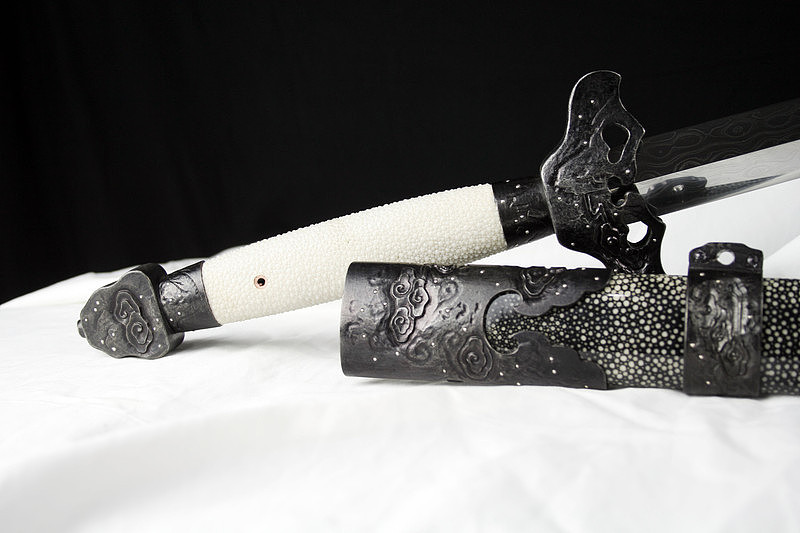 铁装祥云纹清剑