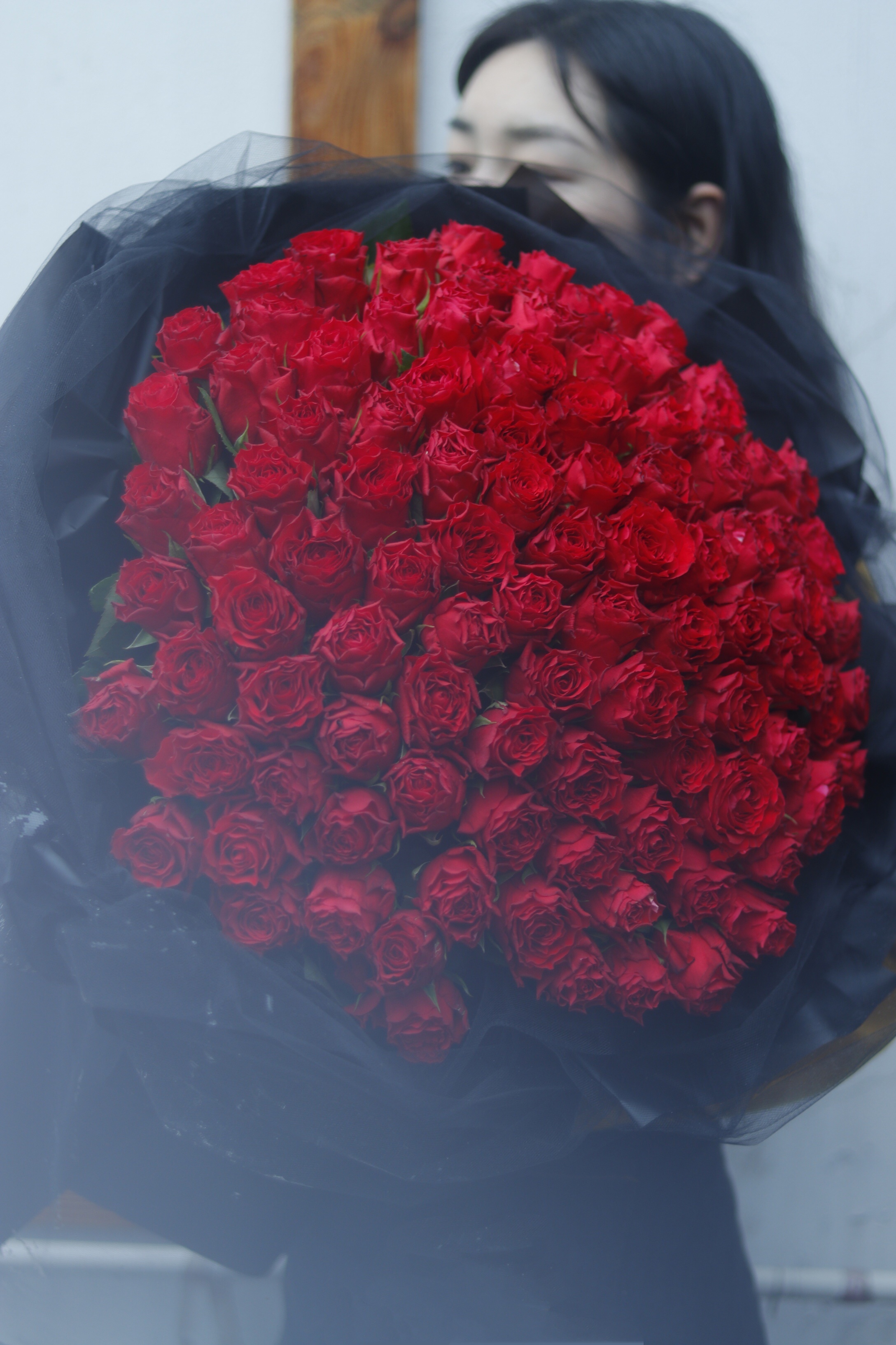 99朵玫瑰花束-美蓮網路花店，提供花束代送花等相關服務。