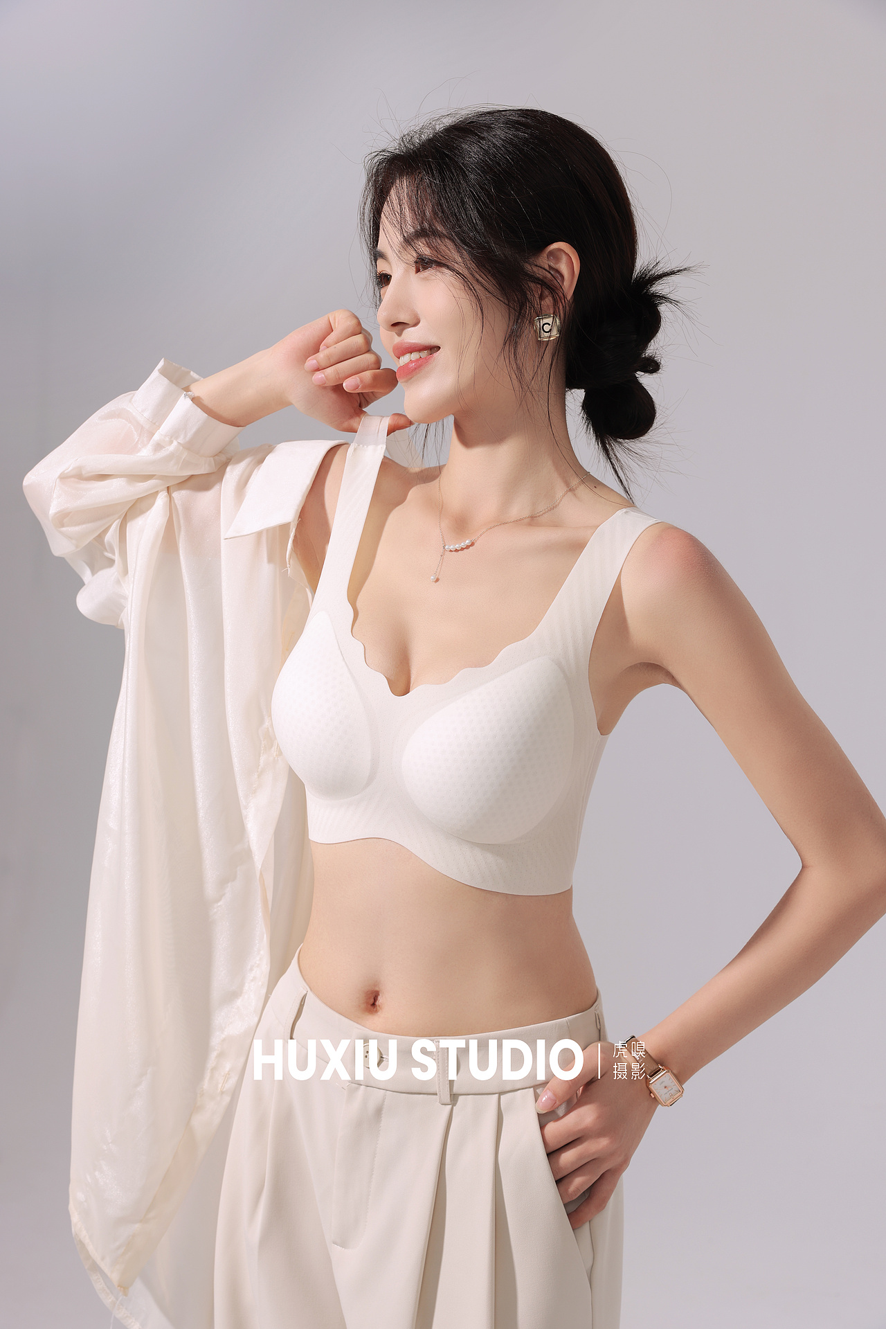 一组简单却很干净的文胸拍摄样片