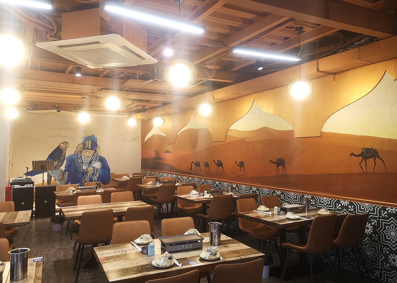 新疆,西域风情,哈萨克民族训鹰人#墙绘