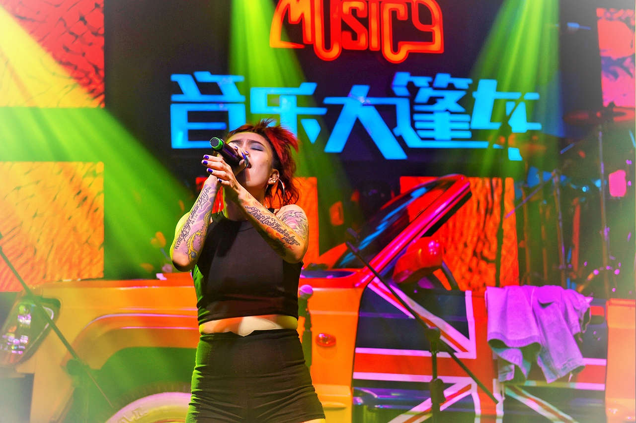 成都网红酒吧,最好玩的酒吧、美女多的酒吧音乐大篷车