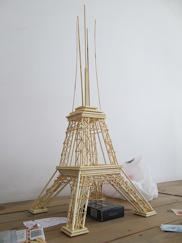 纯手工筷子搭建埃菲尔铁塔