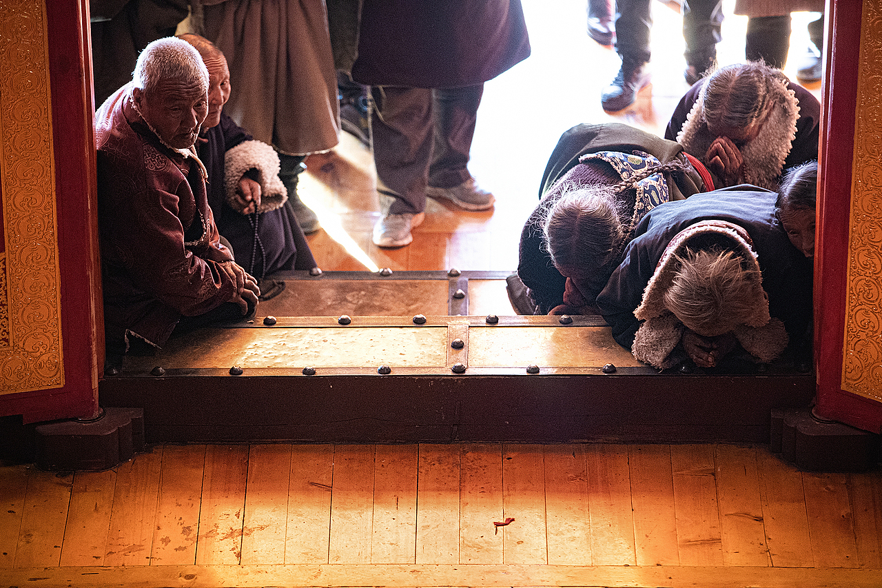 བཀྲ་ཤིས་བདེ་ལེགས།（救赎）（图ZMTg2NzA2MzE2） - 人像摄影 - 站酷设计师安东Nerv原创素材 - 站酷ZCOOL