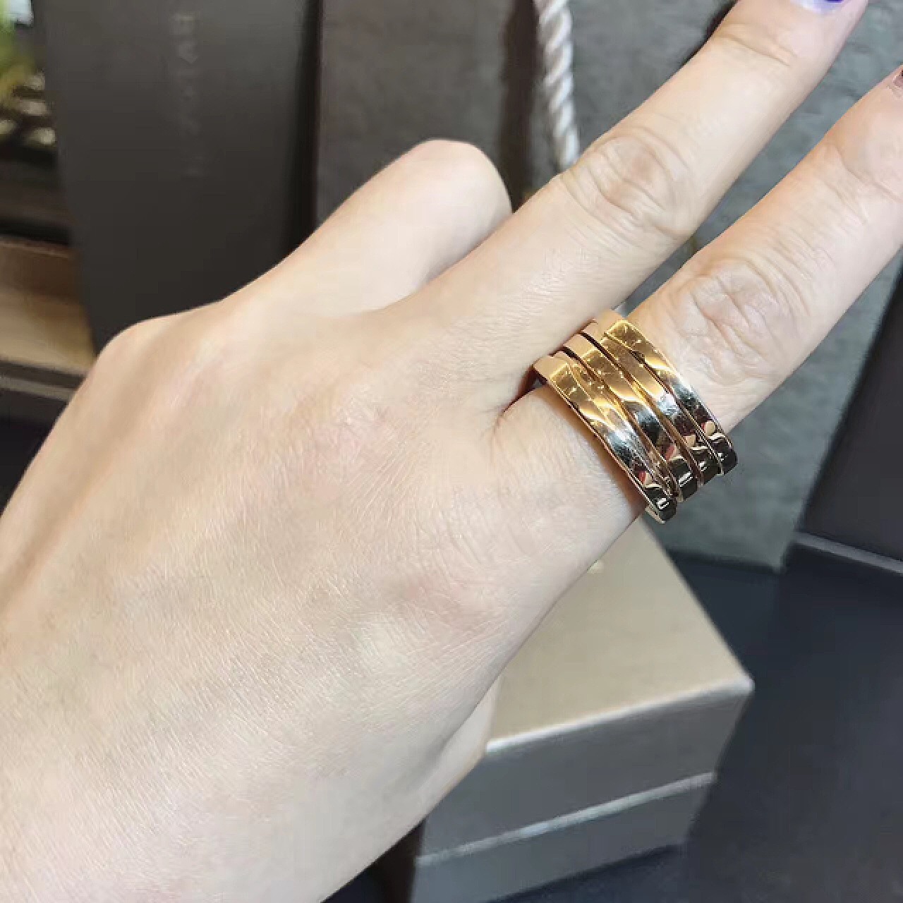 宝格丽弹簧戒指怎么玩宝格丽弹簧戒指好看吗