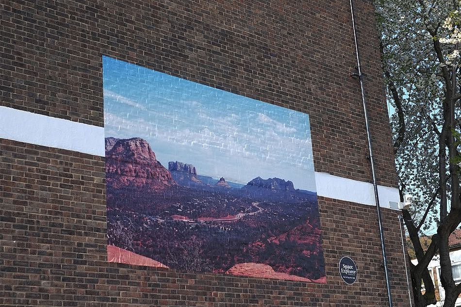 成都摩品VI设计公司—Robin Mellor-Space Explorer画册设计欣赏