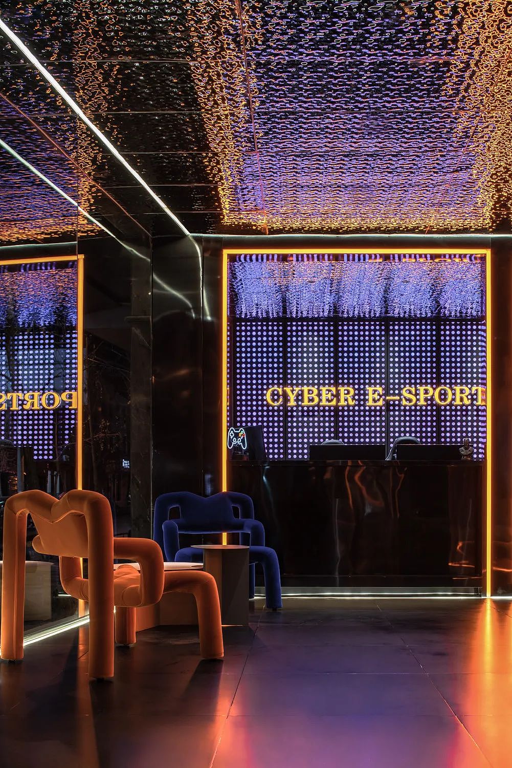 具有赛博朋克风的电竞酒店设计,科技感太强了