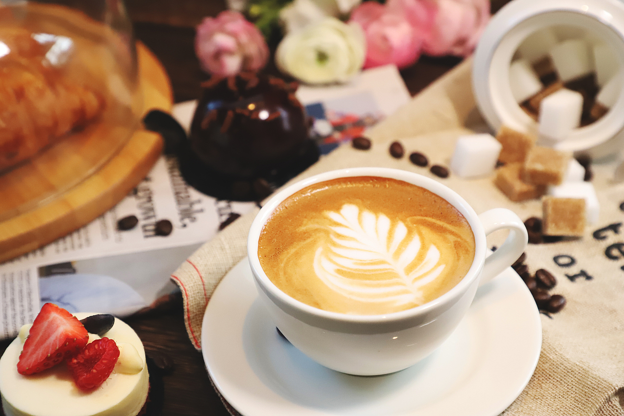 下午茶拿铁咖啡甜品蛋糕