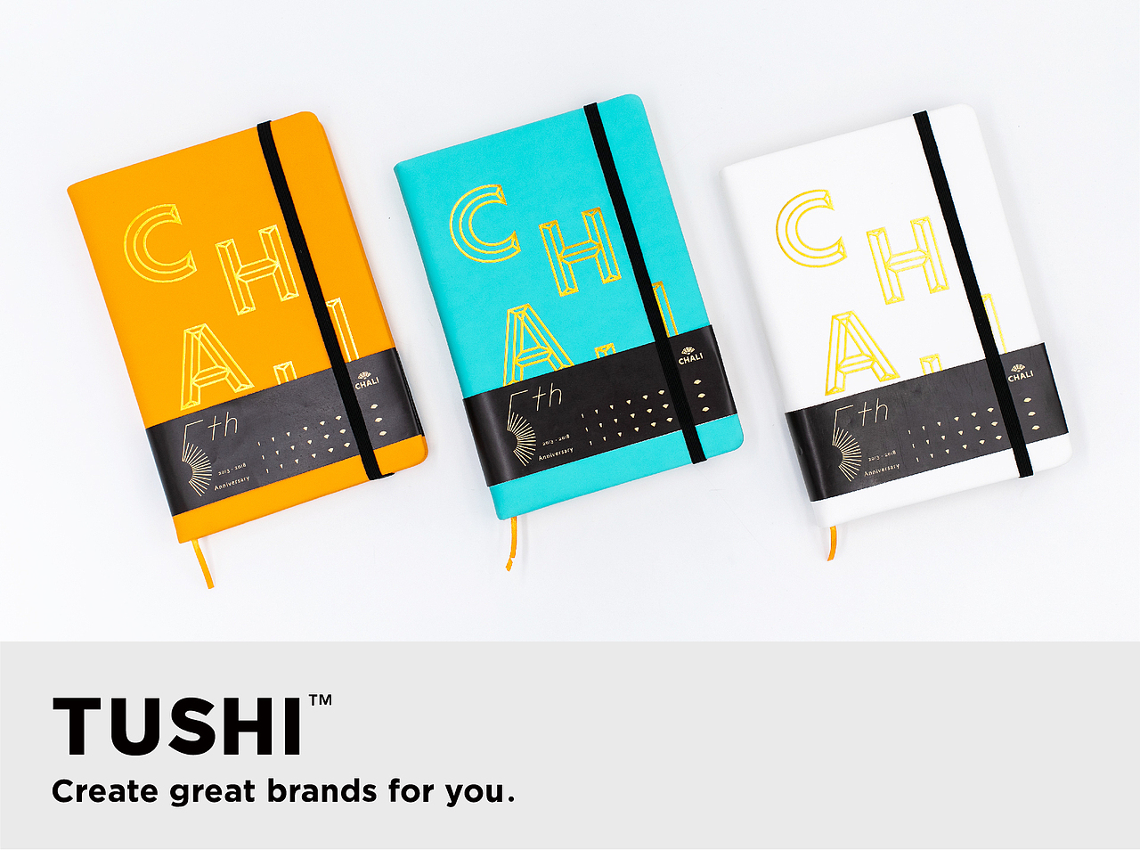 茶里五周年手账本。品味茶里就好似一种生活方式，在追求极致好茶的同时，品味出茶如同生活般的丰富层次。
茶里拾忆录，记手账作为一种具有仪式感的生活记录形式，有别于影像的记录方式，比起结果，他们更在意过程中的细微体验。这样的人对生活里万事万物是很敏感的，对艺术、美好事物有很高的理解能力和感知能力。