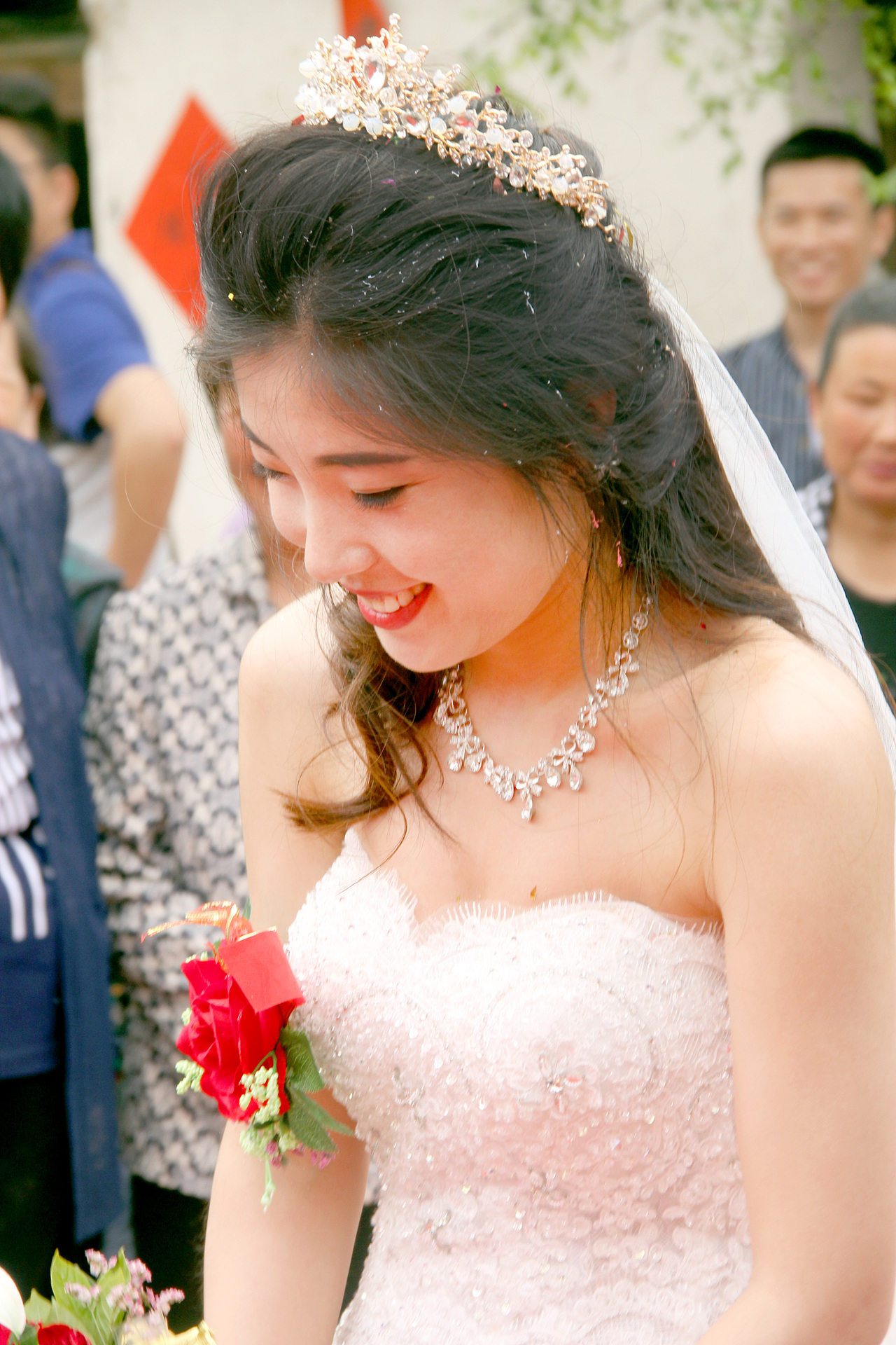 婚礼现场新娘的幸福微笑