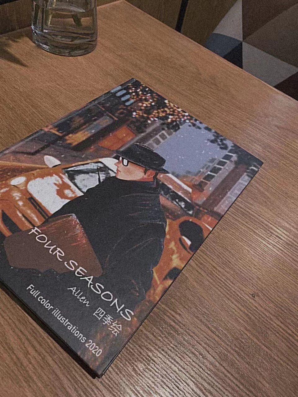 2021年1月1日,作为对自己20年的奖励,将20年所有的作品挑选后,为自己做了一本画集,当作是新年礼物。