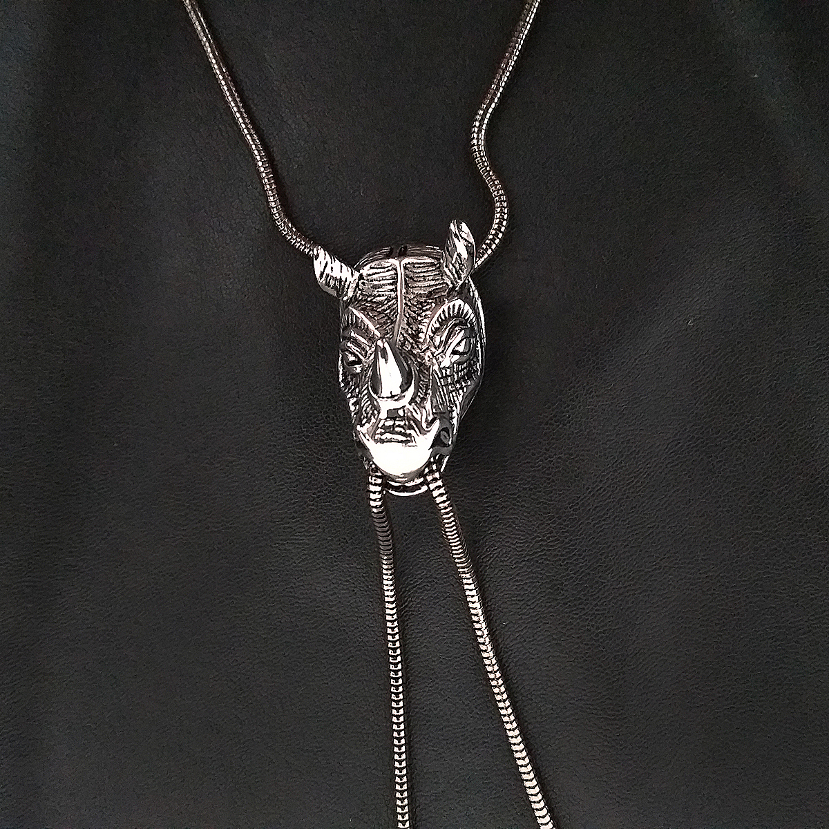 犀牛头bolo tie 波洛领带钛钢吊坠挂件饰品毛衣链挂饰