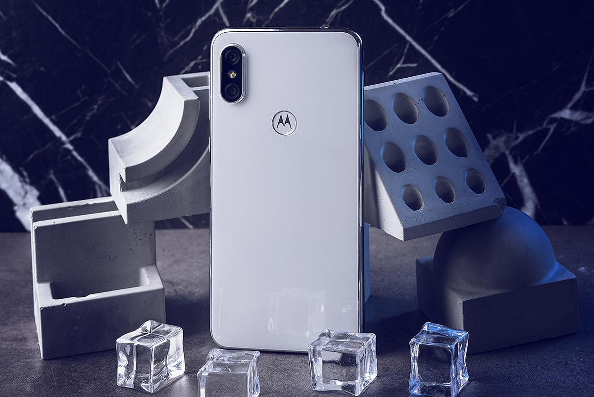 moto p30 冰玉白