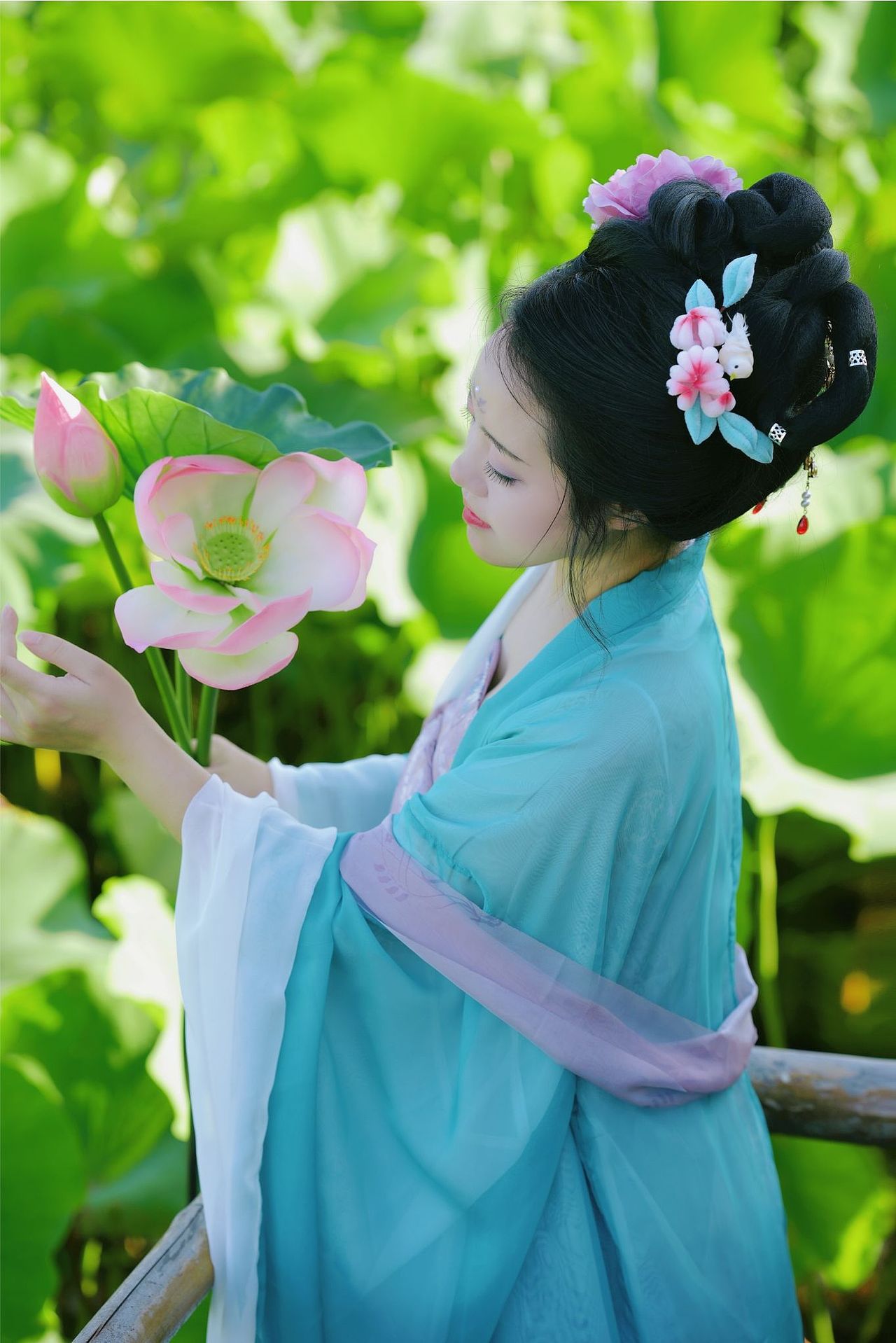 夏日荷花汉服写真