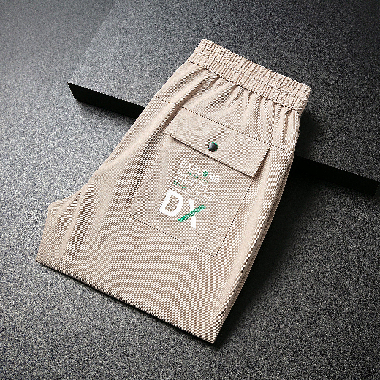 男裤创意图拍摄（图ZMjk1NDIwODQw） - 产品摄影 - 站酷设计师东升摄影工作室原创素材 - 站酷ZCOOL