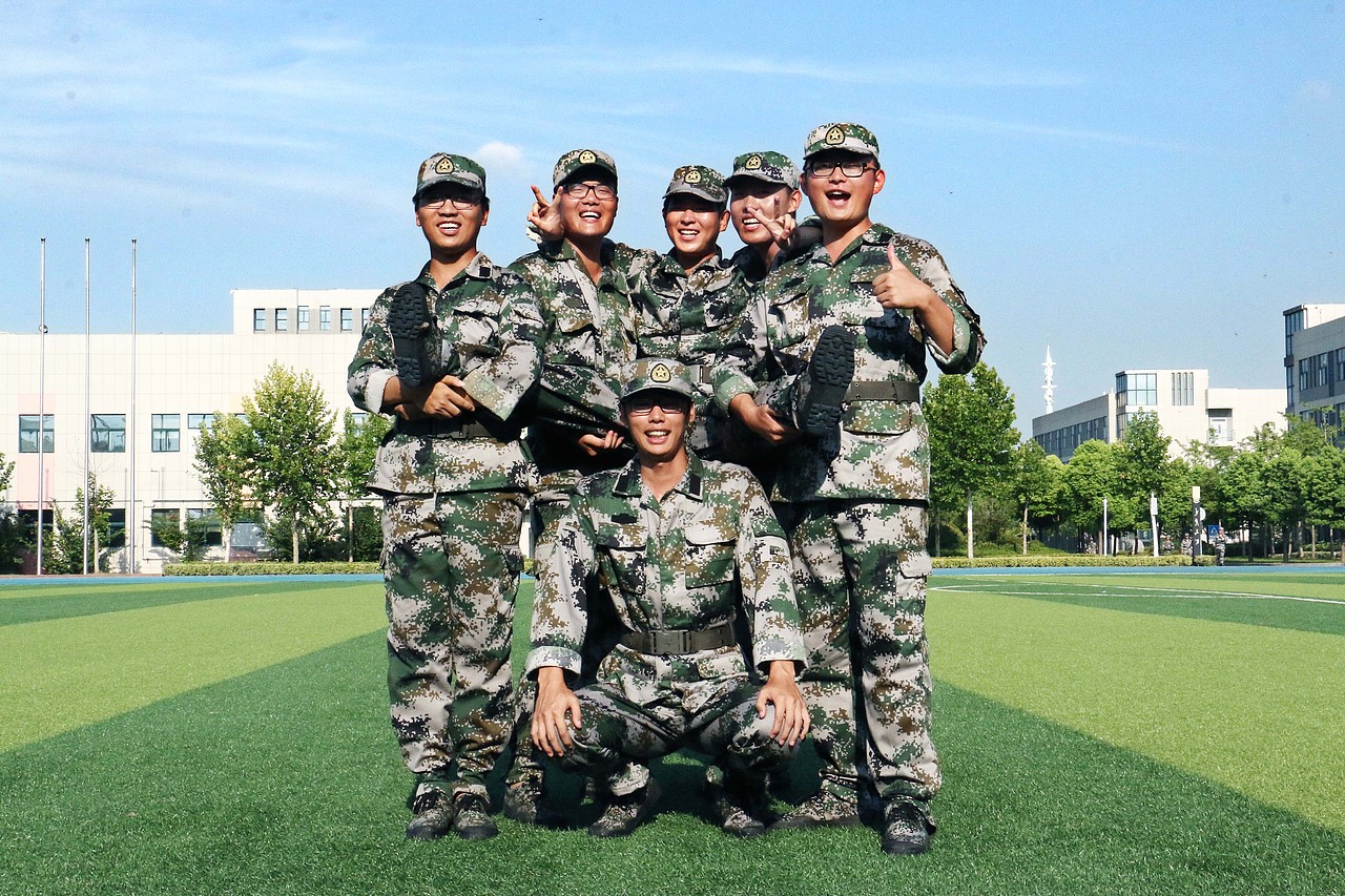 军训趣事 · 点燃青春（图ZMTI0OTU5MTMy） - 人文/纪实摄影 - 站酷设计师莞尔ERXIAO原创素材 - 站酷ZCOOL