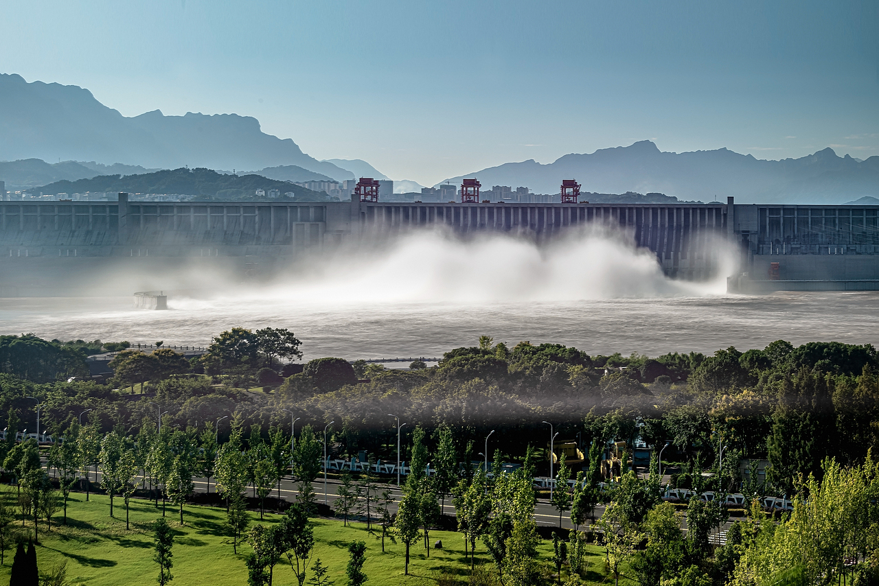三峡大坝全景图