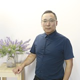 左中右设计的头像