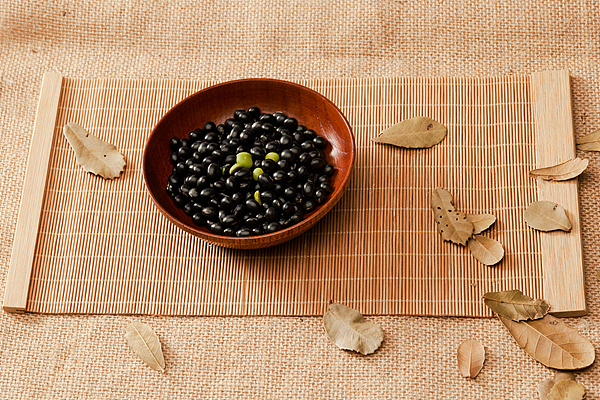 黑色养生食疗 黑芝麻 黑豆 黑米（图ZNDEyOTI2NjQ=） - 产品摄影 - 站酷设计师guancaixia尚心原创素材 - 站酷ZCOOL