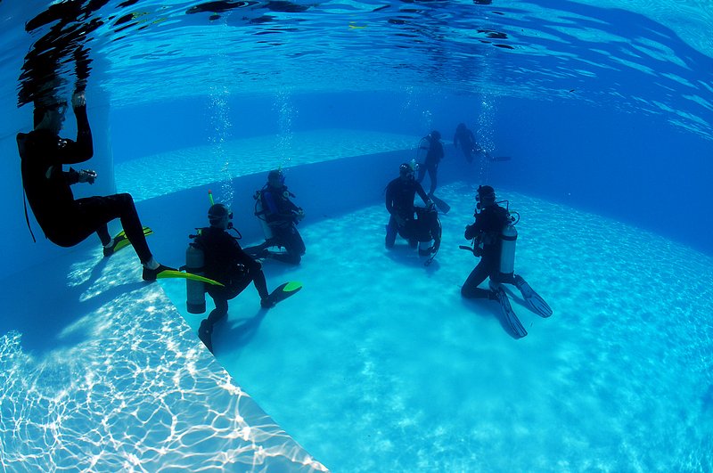 那就去超酷的室内潜水池吧!_极限酷动俱乐部-站酷zcool