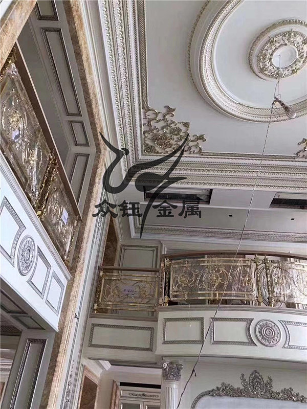 铝铜楼梯护栏 别墅K金旋转楼梯栏杆靓丽且典雅