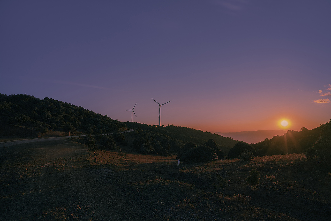 乌龙坝风车山_黄昏（图ZMjM1OTg0MjEy） - 风光摄影 - 站酷设计师乔巴飞飞飞原创素材 - 站酷ZCOOL