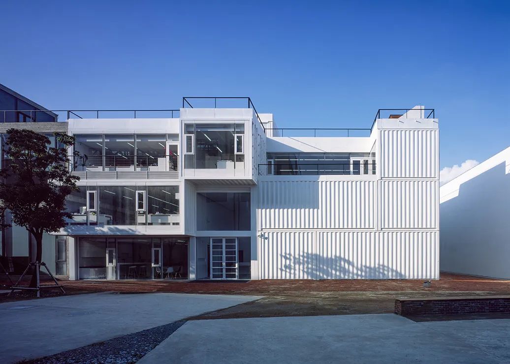 上海香格纳画廊成为影视剧打卡地,这个集装箱画廊艺术感拉满!