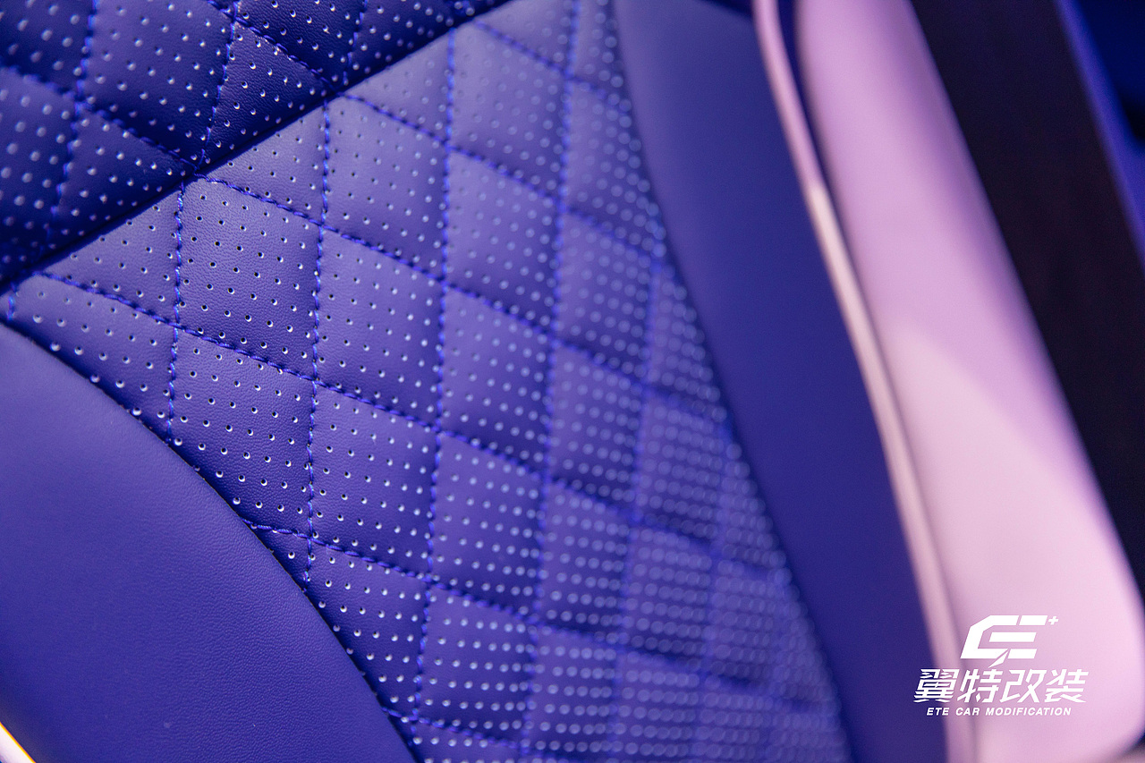 奔驰高顶威霆内饰