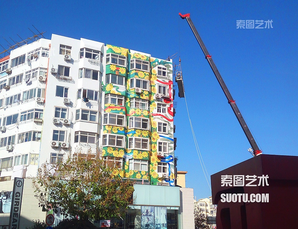 青岛台东三路步行街 楼体彩绘 二期施工案例