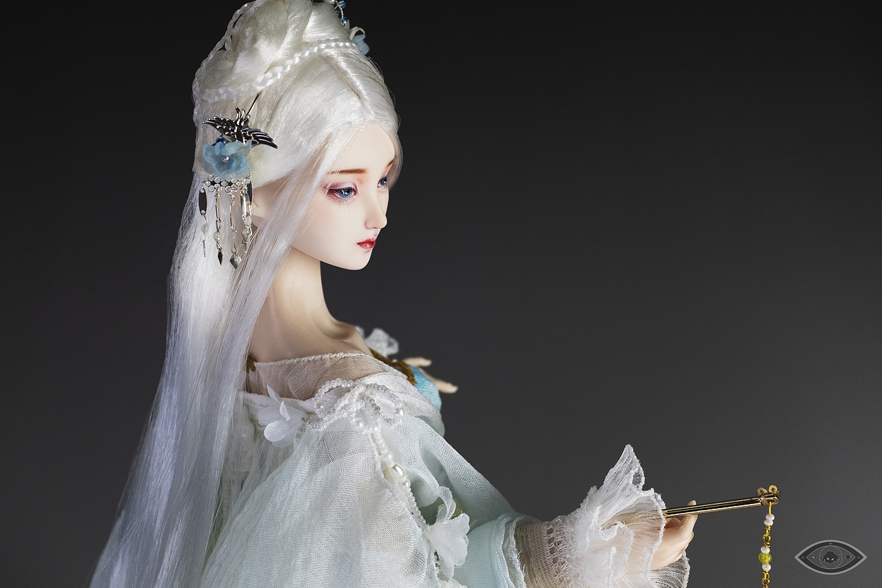 「睹尔DOOARE合作成品--雨水」
妆师:龙龙龙<br>服装师:子虚集<br>发型师:婉君<br>首饰师:范范<br>提灯道具:曼的清