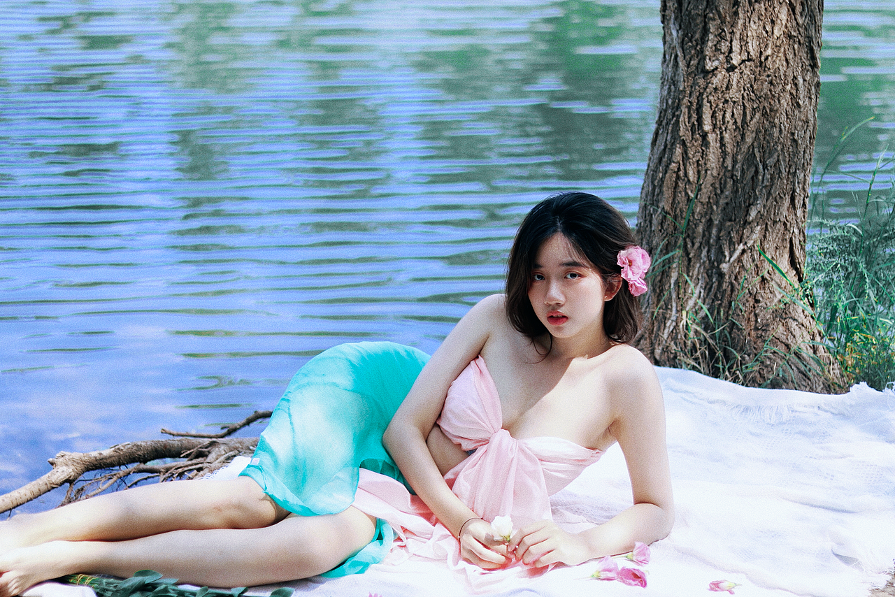 湖中少女（图ZMjcyNjcxNTg4） - 人像摄影 - 站酷设计师古一力原创素材 - 站酷ZCOOL