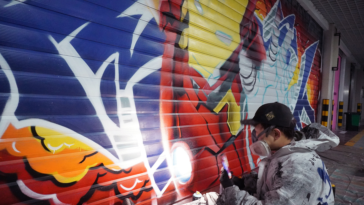 【涂鸦很简单】在北京富人区的车库涂鸦钢铁侠什么感受