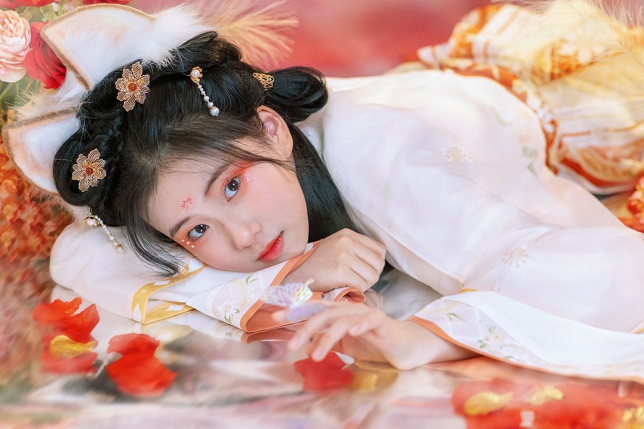 小狐仙闹新春（图ZMzI3OTA0MjI4） - 人像摄影 - 站酷设计师一颗小崩豆儿原创素材 - 站酷ZCOOL