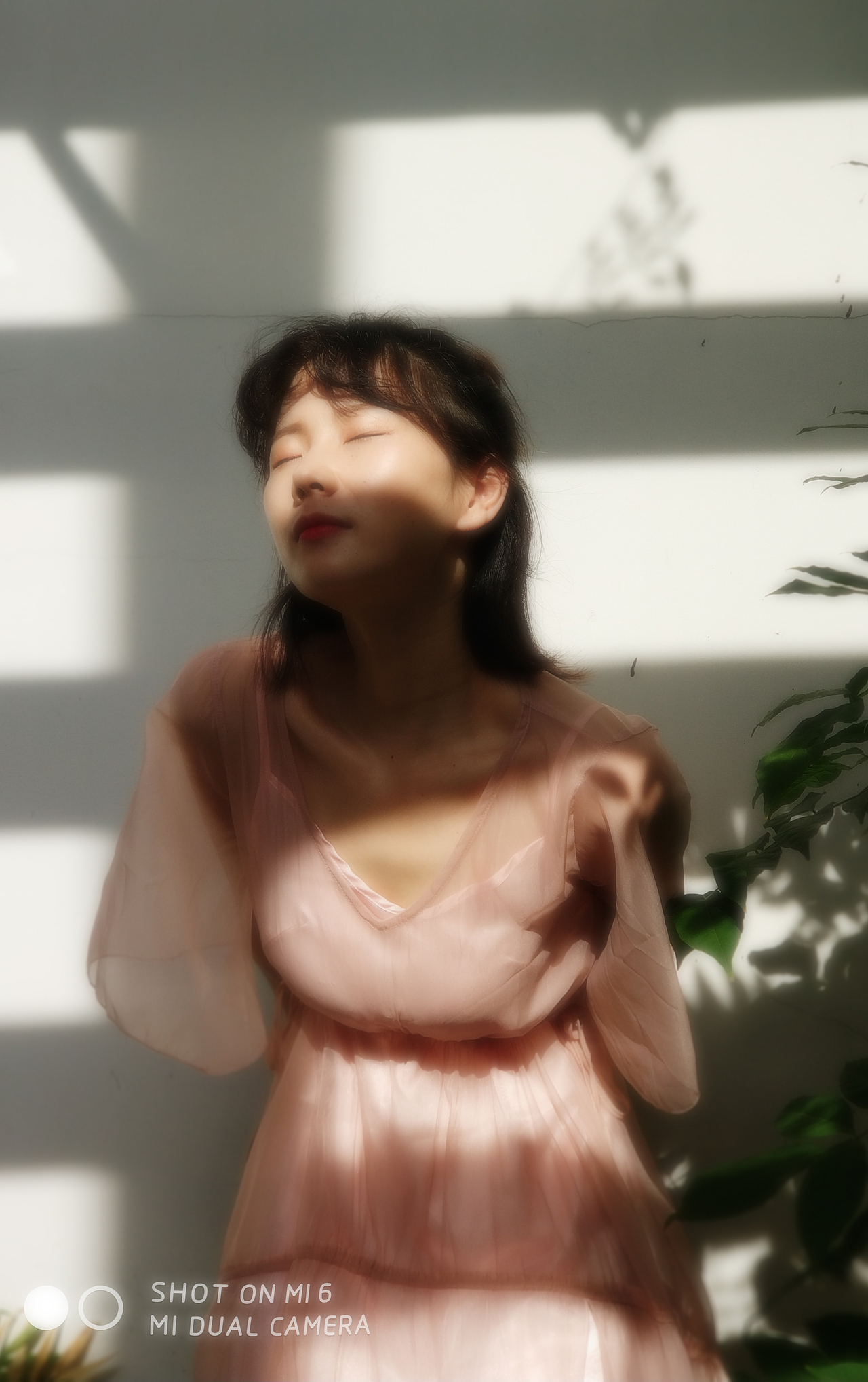 夏末有光（图ZODkwNjI2MzI=） - 人像摄影 - 站酷设计师鹿屿溪原创素材 - 站酷ZCOOL
