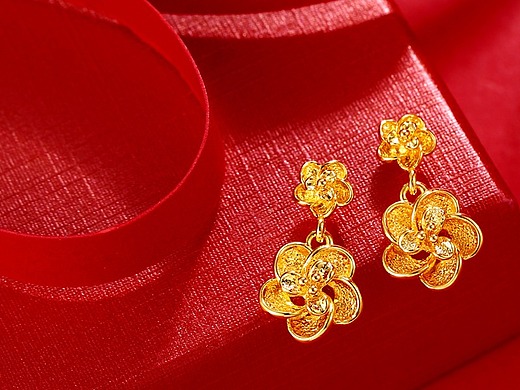 和瑞祥104和瑞祥k金饰品啊略略就不听你的39k金饰品模特手持展示广州