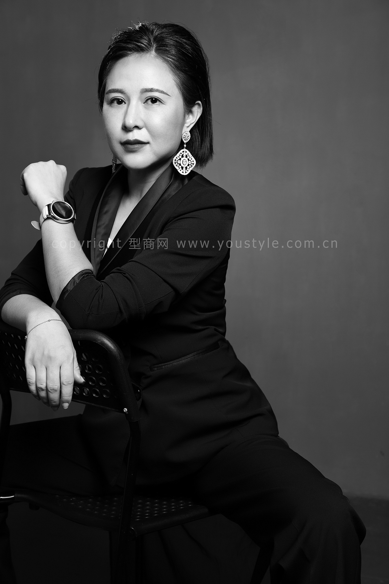 高端时尚有气场的金融女企业家形象照