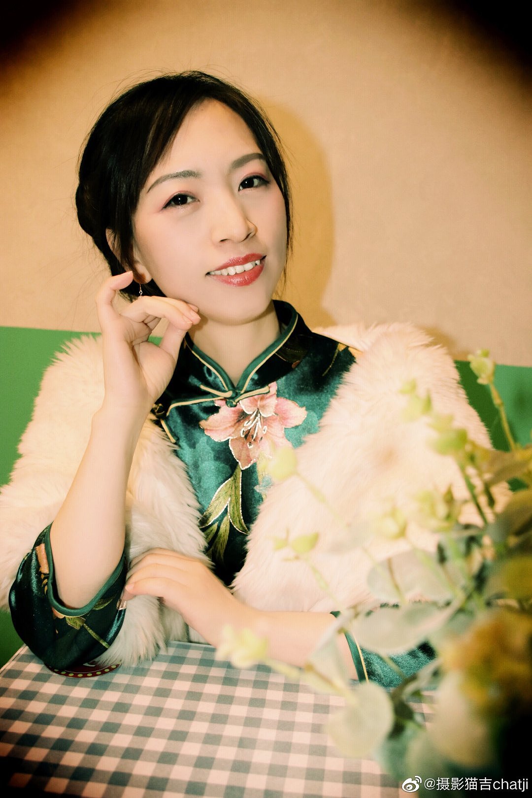 旗袍美人|绿|摄影|人像摄影|猫吉chatji - 原创作品 - 站酷 (zcool)