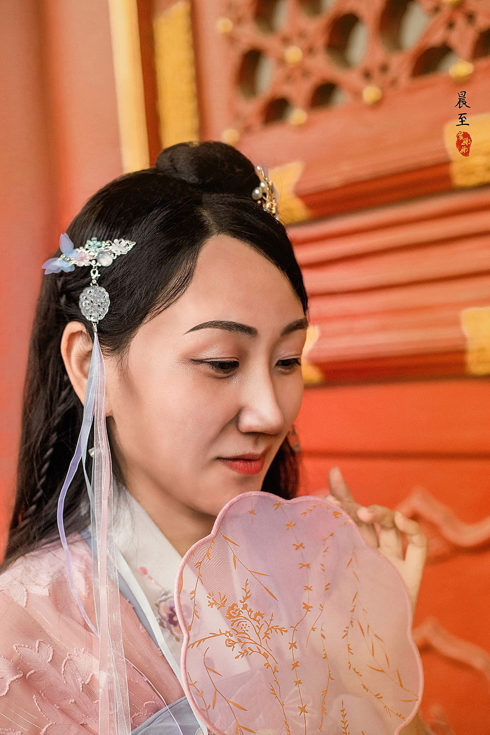 琥珀色的黄昏下，是缱绻的时光和你