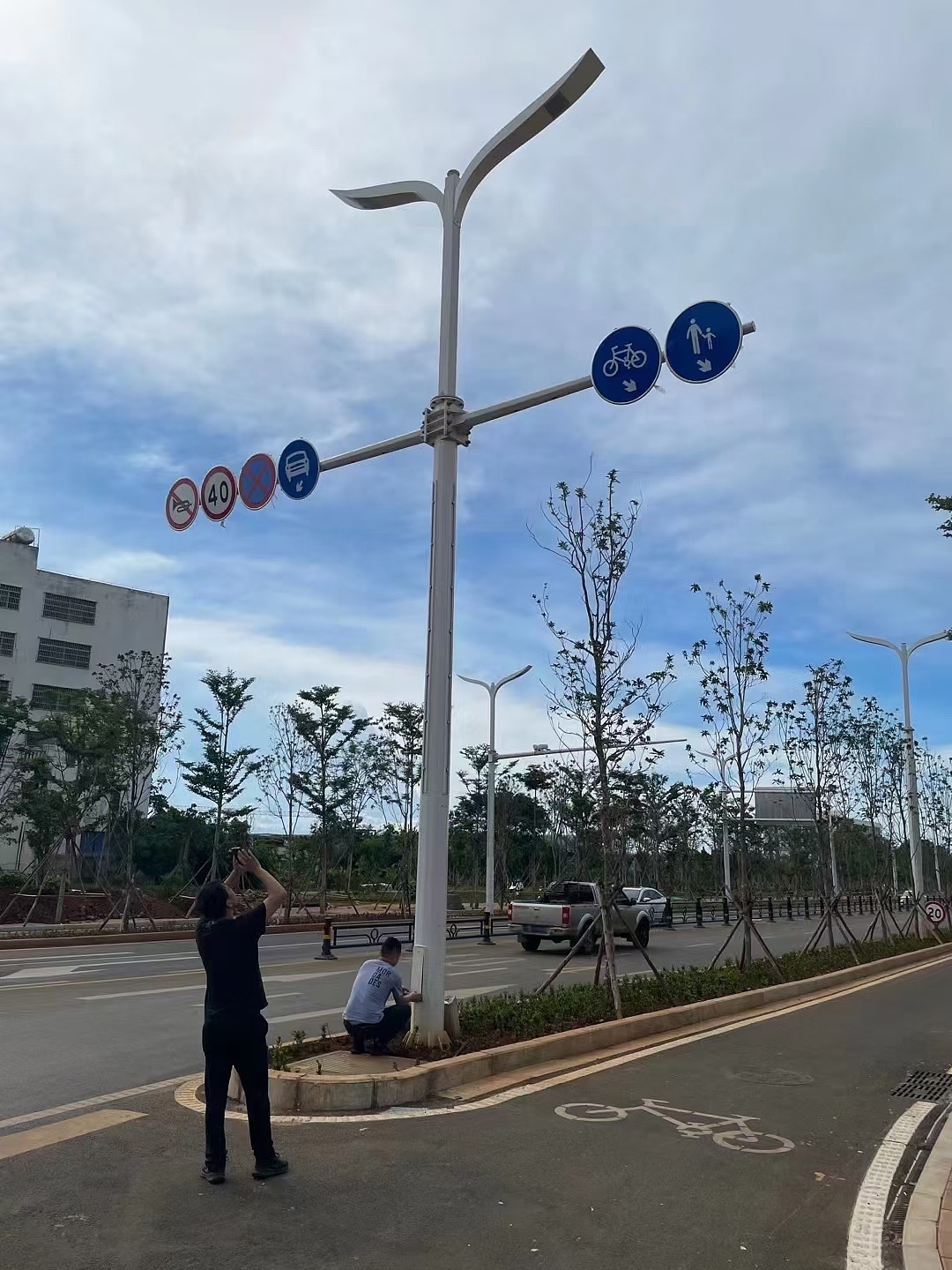 定制综合路灯杆交通指示牌监控用杆信号灯杆多杆合一