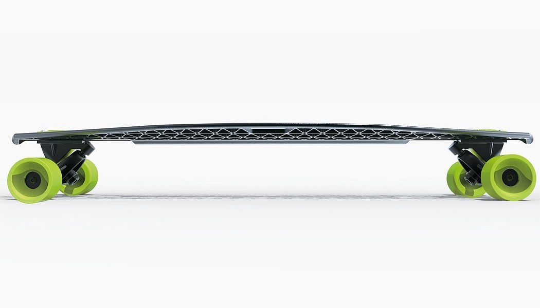 这块滑板用的材料少于一半,但强度是原来的两倍多