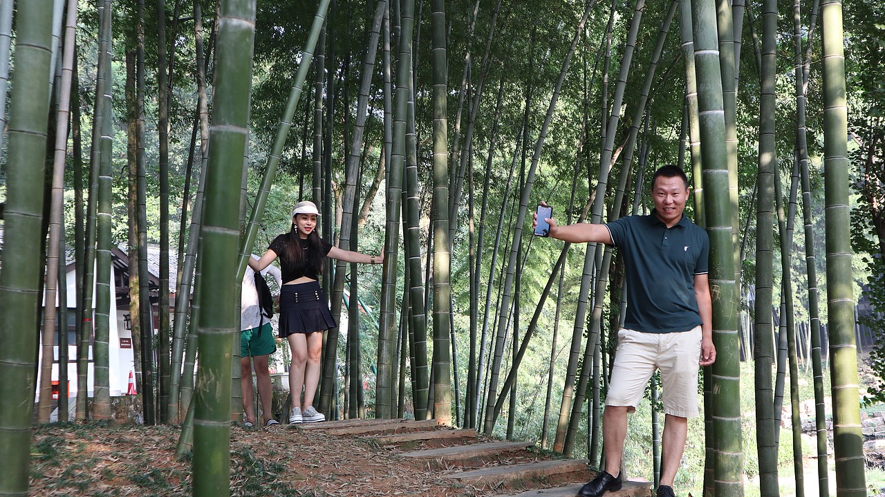 阿味大虾东北代表团长沙游览留念