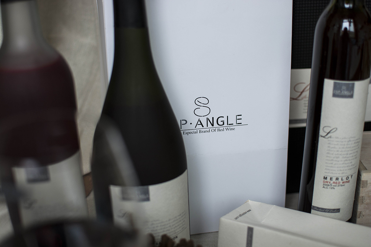 大学期间的渣作-伊莎庞格红酒包装设计（图ZNDMwMzcwNTI=） - 包装 - 站酷设计师Youngnew原创素材 - 站酷ZCOOL