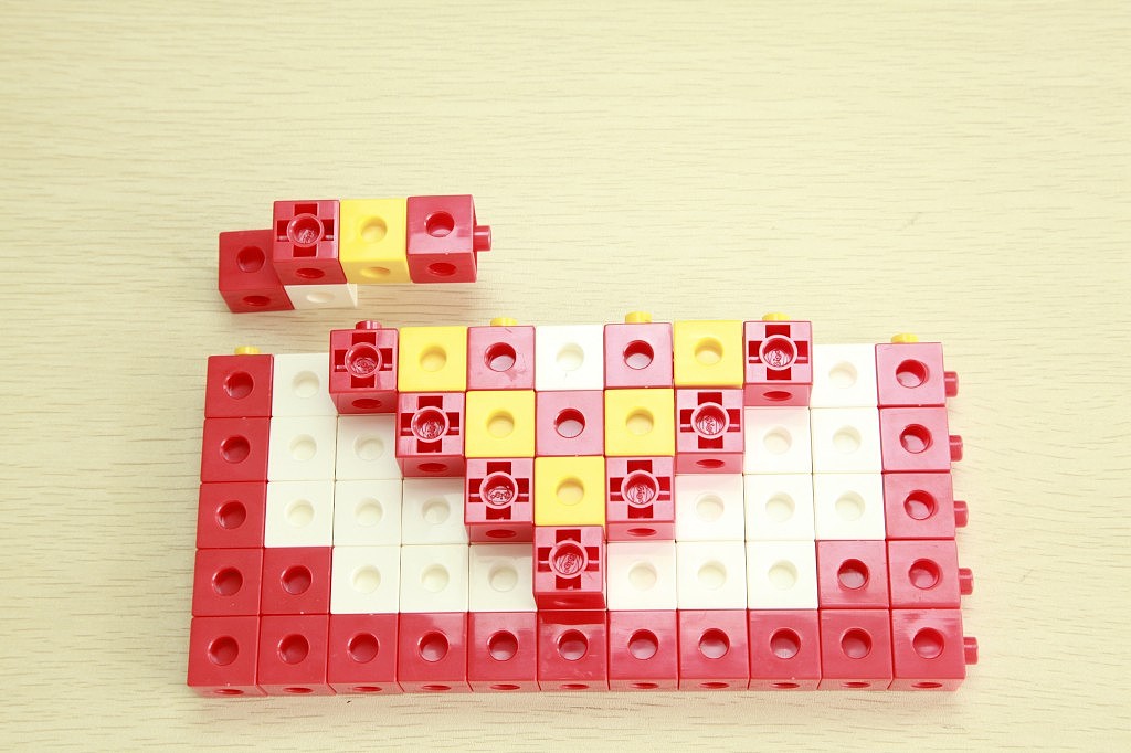 一款简单的玩具组装定格动画制作。