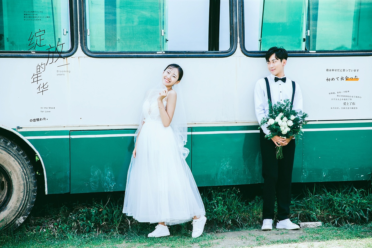 大理旅拍大巴车