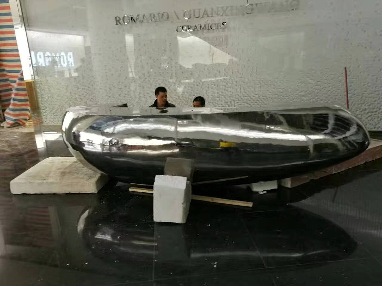 推荐一款美观时尚的镜面不锈钢水波纹弧形接待台