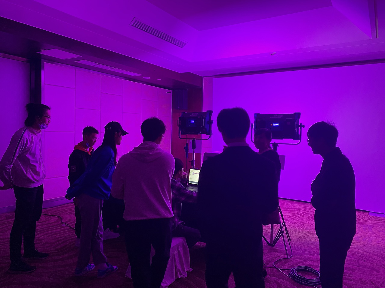 爱奇艺重庆随刻创作者之夜——光绘互动暖场涂鸦