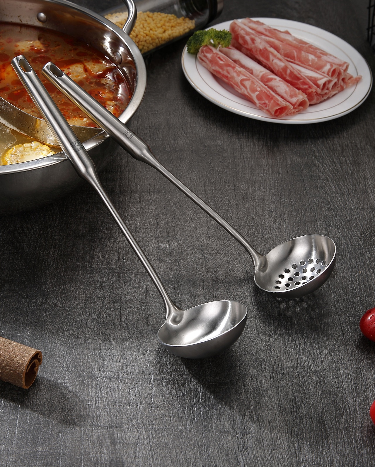 304不锈钢勺子 8两手勺磨砂长柄隔热防烫厨具加厚炒勺汤勺粥勺饭勺